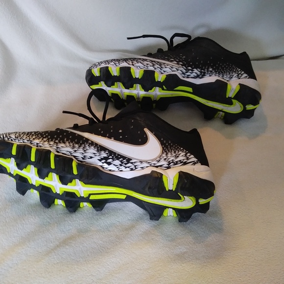 football cleats size 10c